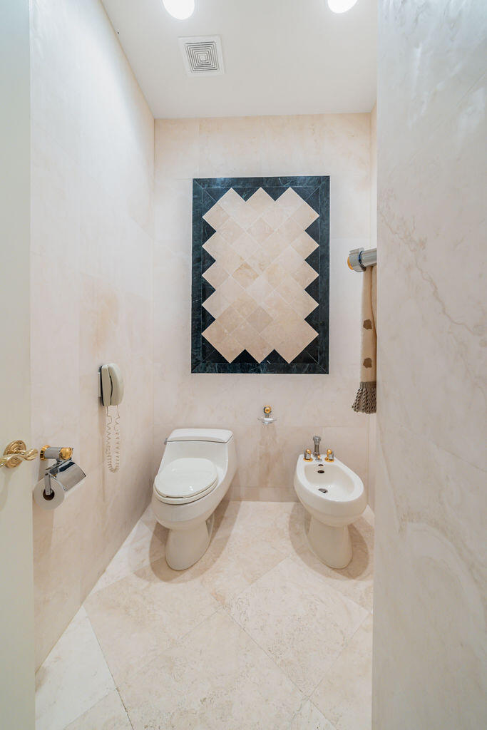 SEVEN ISLES - Residential