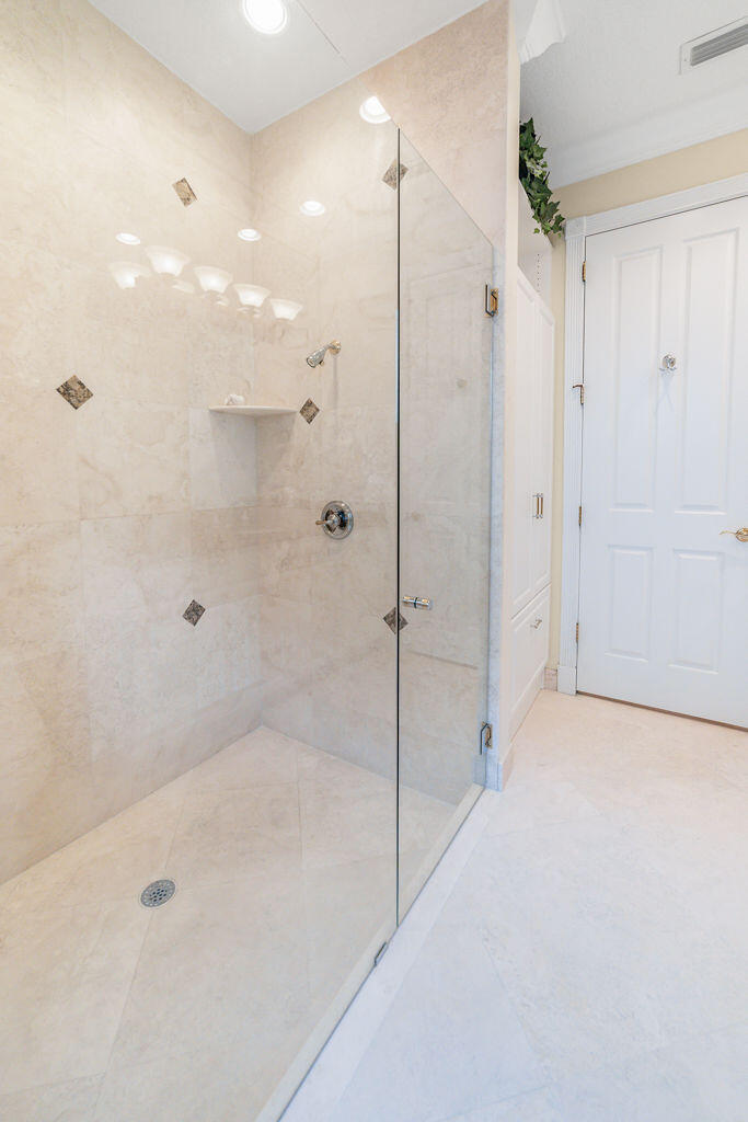 SEVEN ISLES - Residential