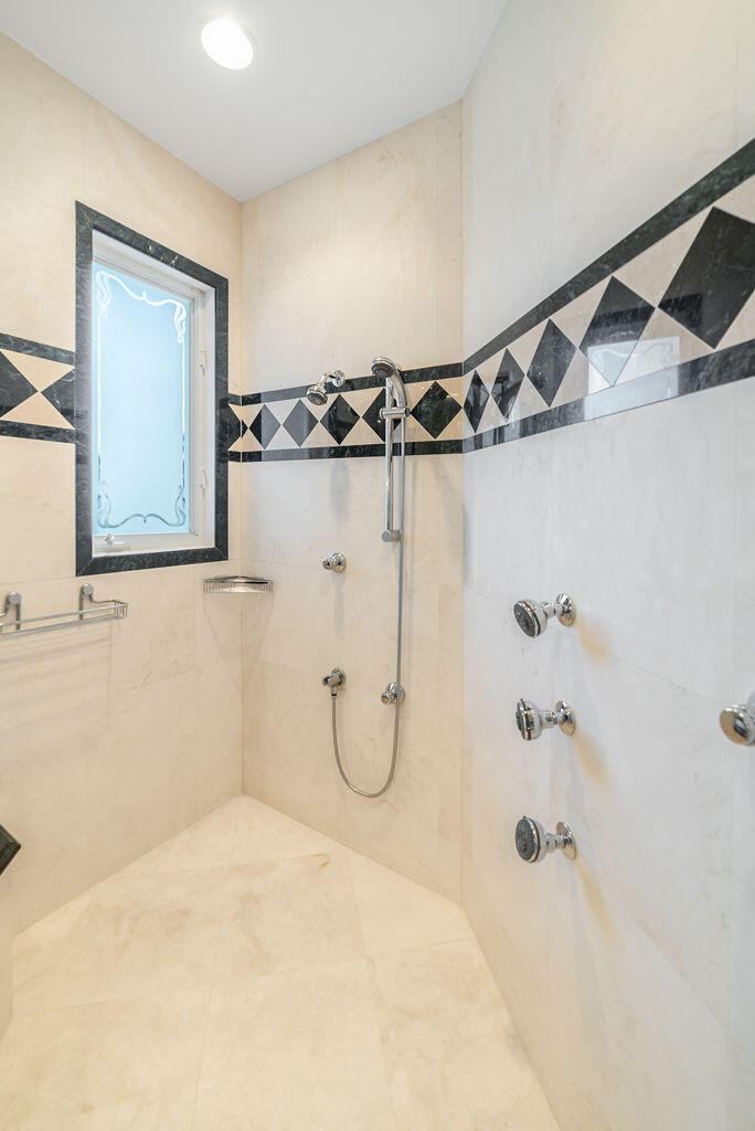 SEVEN ISLES - Residential