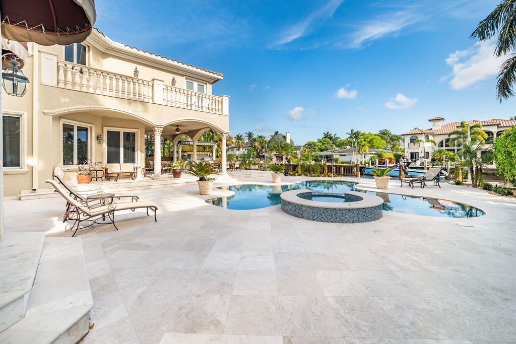 SEVEN ISLES - Residential