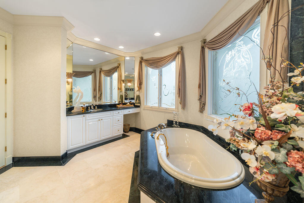 SEVEN ISLES - Residential