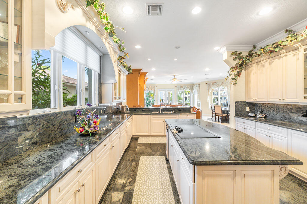 SEVEN ISLES - Residential