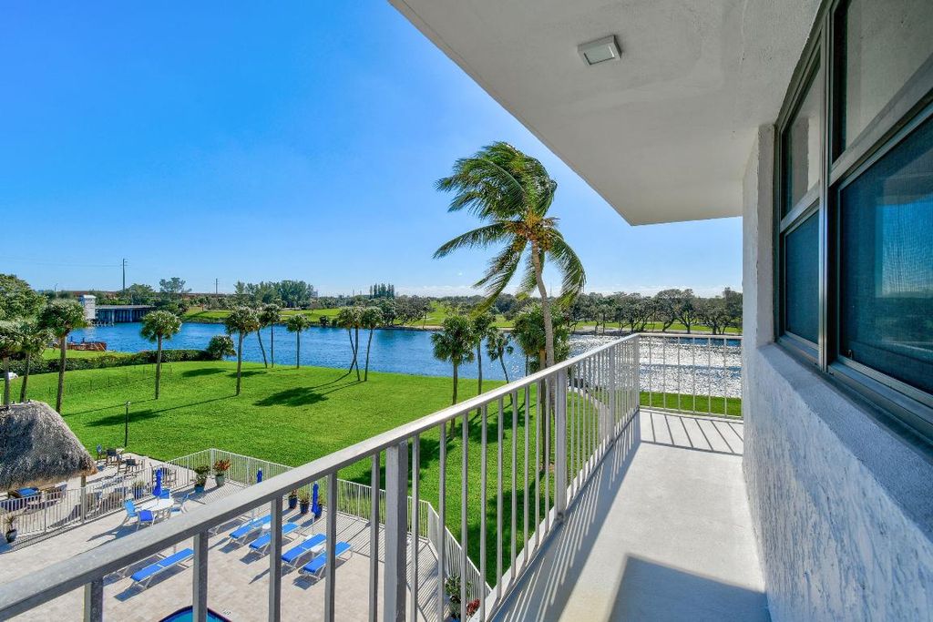 Photo of 336 Golfview Road #401, North Palm Beach, FL 33408 (MLS # R10944278)