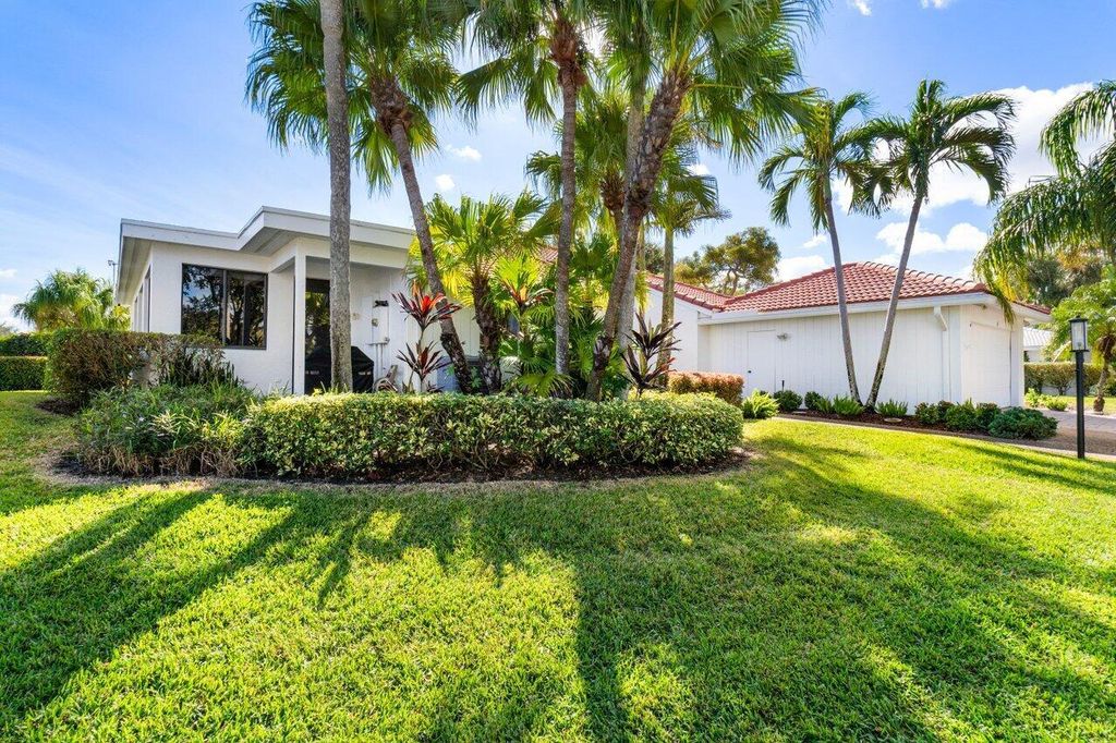 Photo of 4 Estate Drive, Boynton Beach, FL 33436 (MLS # R11044404)