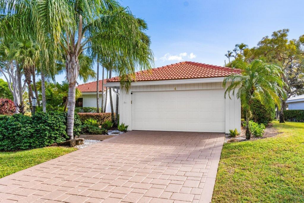 Photo of 4 Estate Drive, Boynton Beach, FL 33436 (MLS # R11044404)
