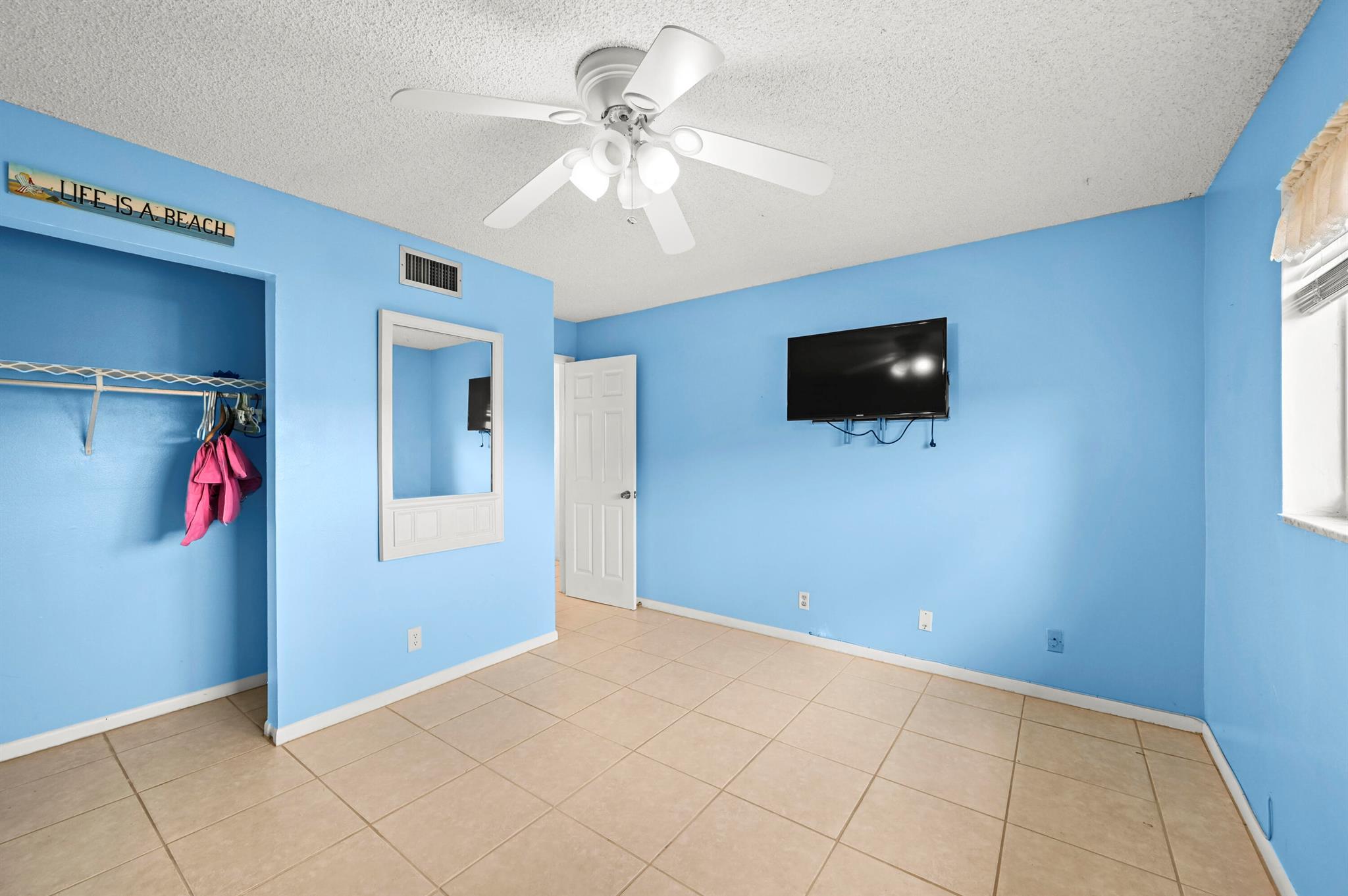 LAKESIDE VILLAGE COND NO - Residential