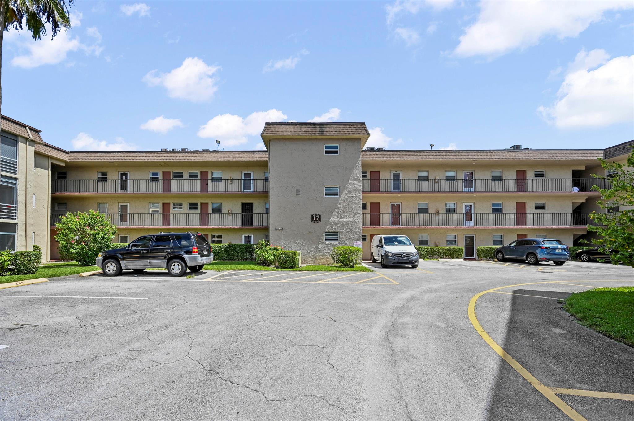 LAKESIDE VILLAGE COND NO - Residential