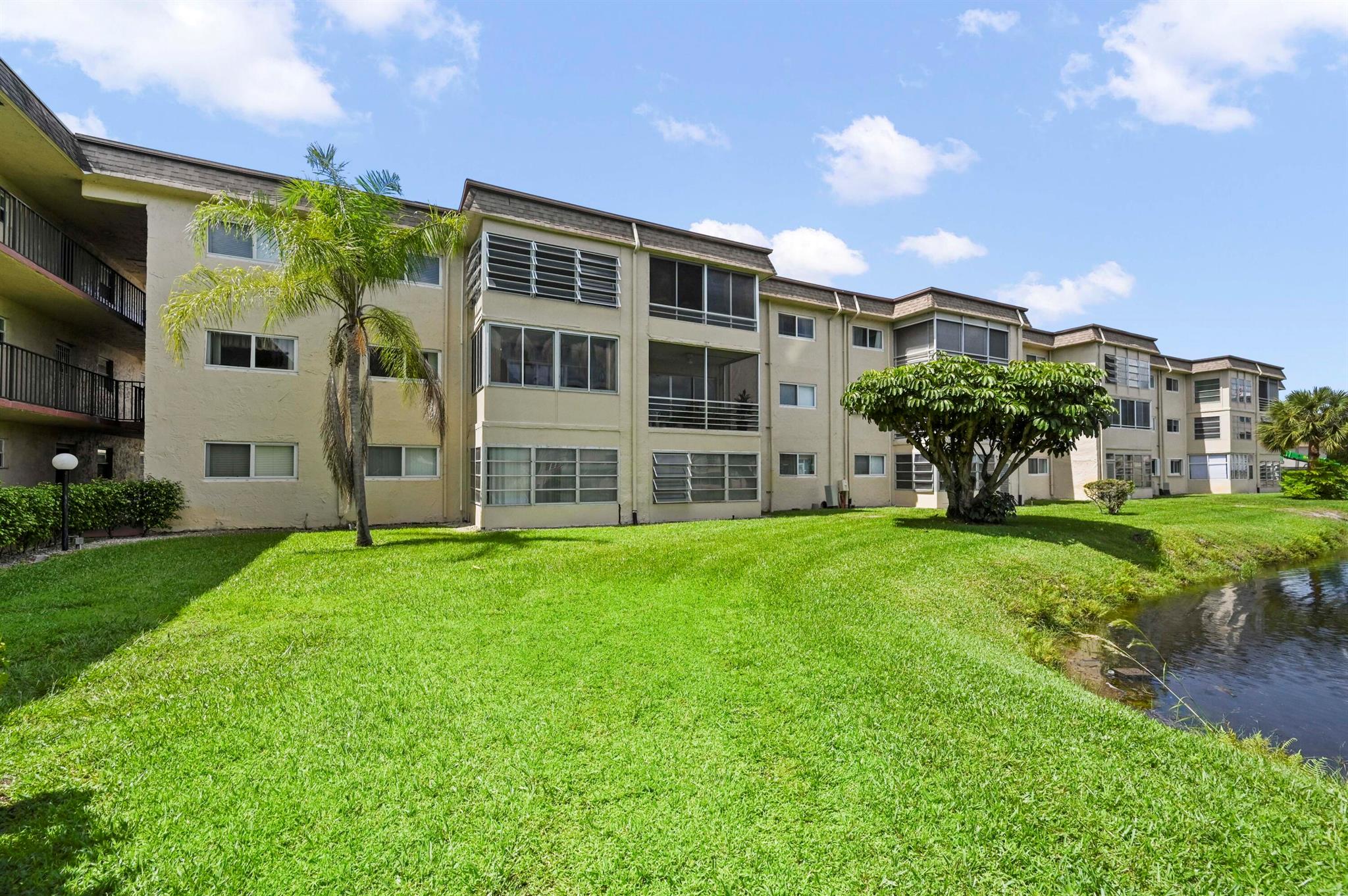 LAKESIDE VILLAGE COND NO - Residential