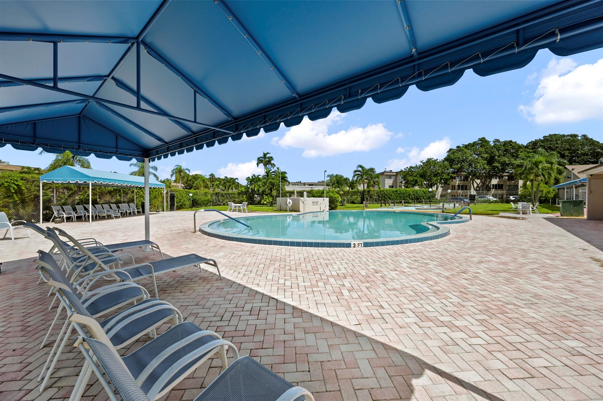 LAKESIDE VILLAGE COND NO - Residential