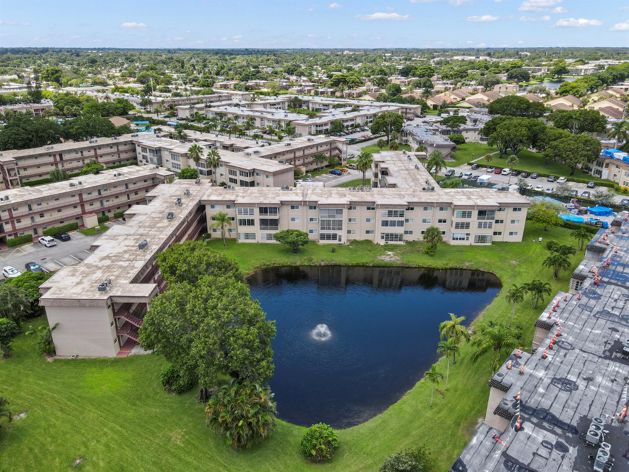 LAKESIDE VILLAGE COND NO - Residential