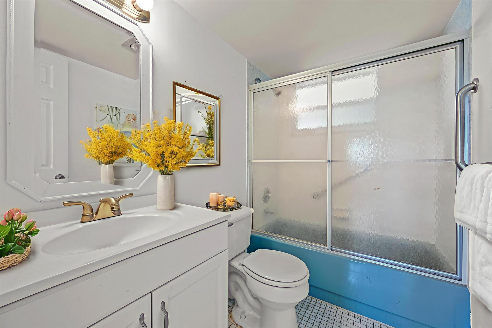 LAKESIDE VILLAGE COND NO - Residential