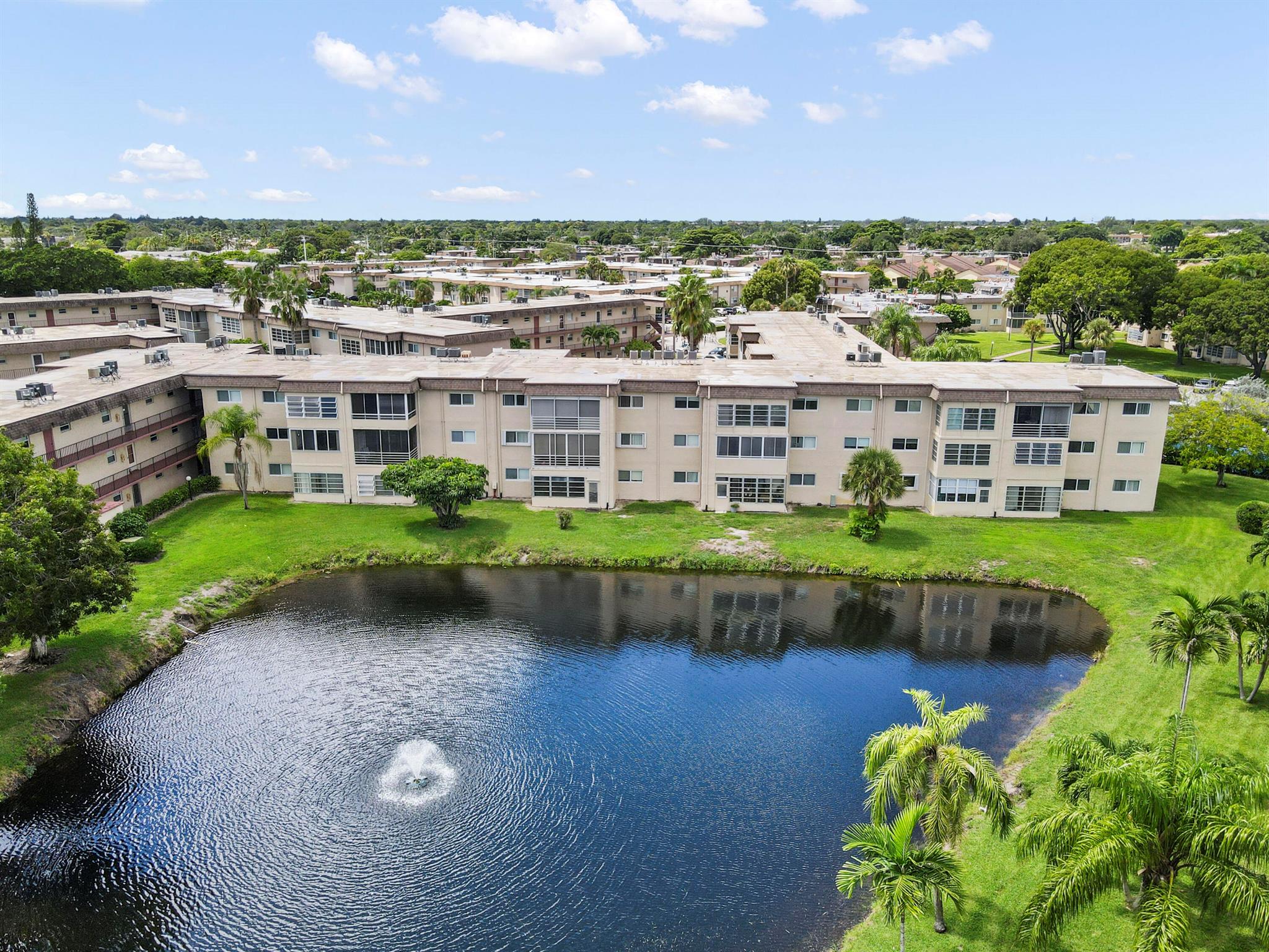 LAKESIDE VILLAGE COND NO - Residential