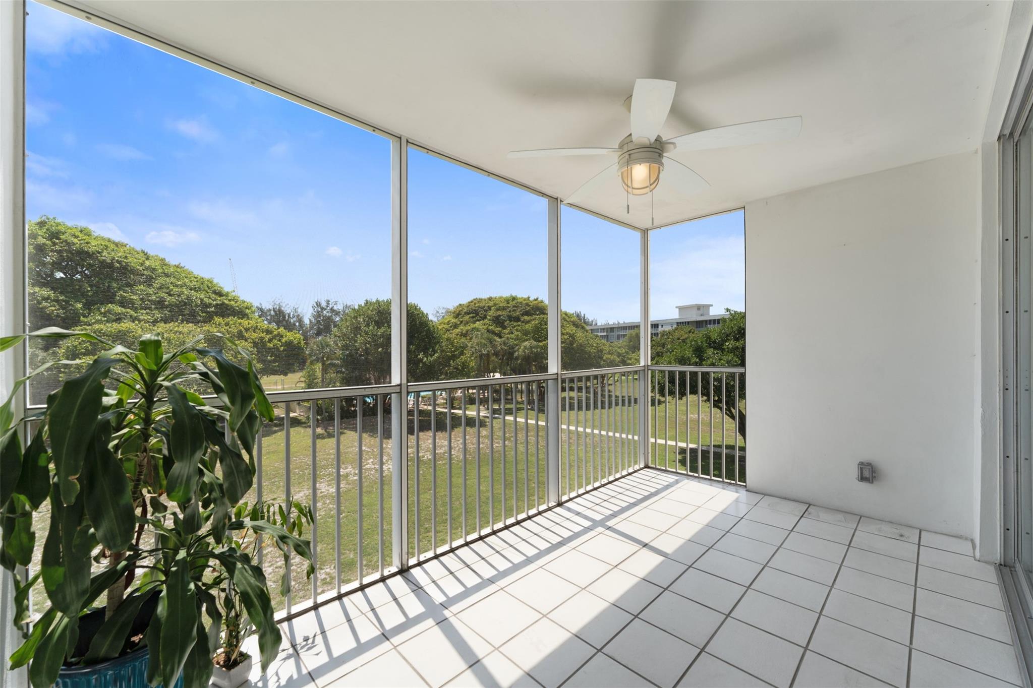No 16 Palm-Aire Country C - Residential Lease