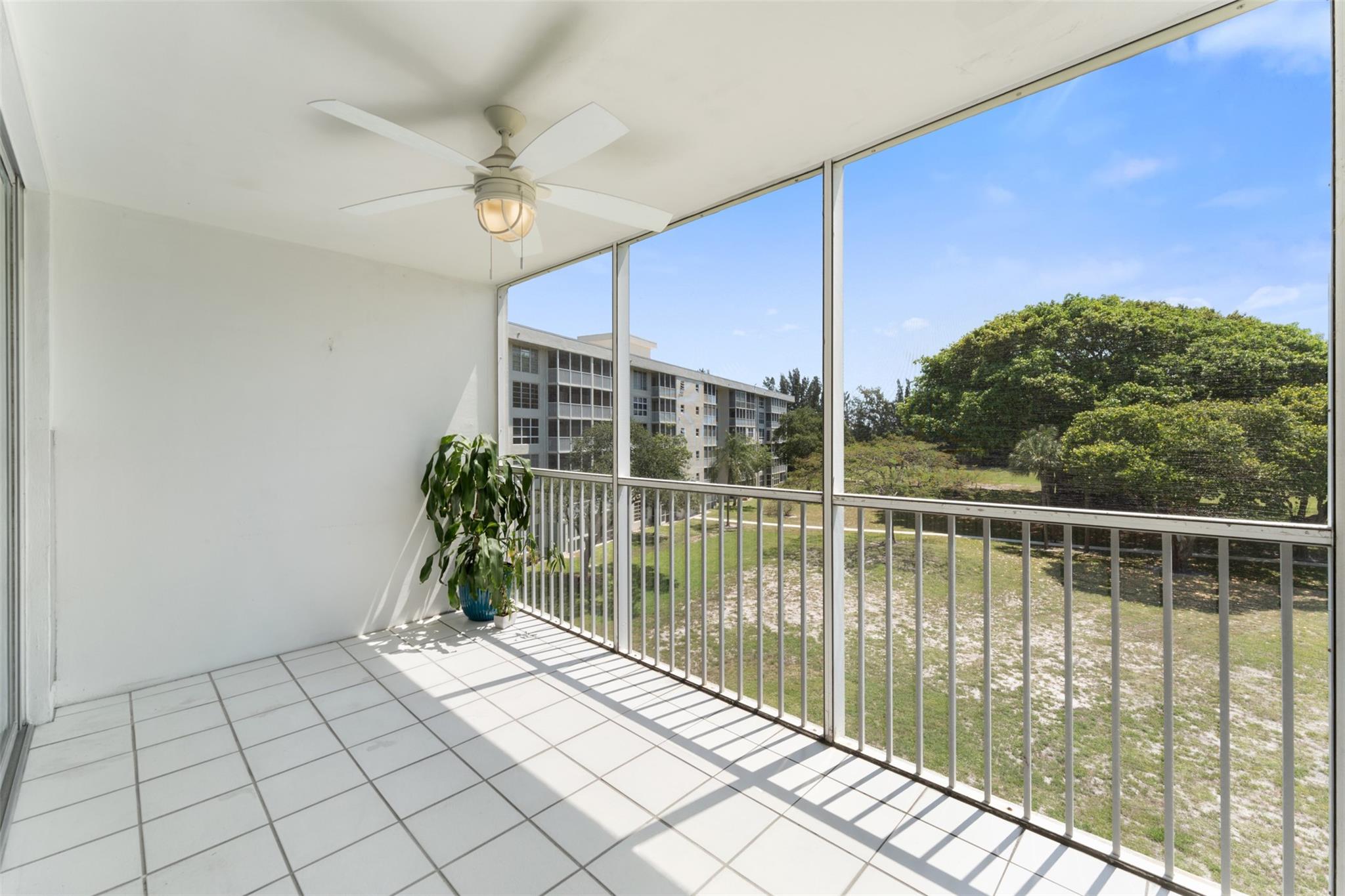 No 16 Palm-Aire Country C - Residential Lease