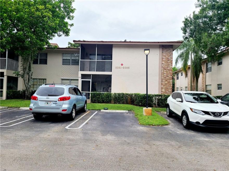 Spacious 3 Bedroom & 2 Bathroom unit, tile floor to the entire house, upgraded master bathroom & kitchen, washer and Dryer in the unit, screened patio overlooking the pool! Freshly painted. Nice and quiet community.  The association requires a minimum credit score of 650 and income of 3 times the rent. Close to shops, restaurants, parks and entertainment. Ready to move in, schedule your showing today!! Spacious 3 Bedroom & 2 Bathroom unit, tile floor to the entire house, upgraded master bathroom & kitchen, washer and Dryer in the unit, screened patio overlooking the pool!