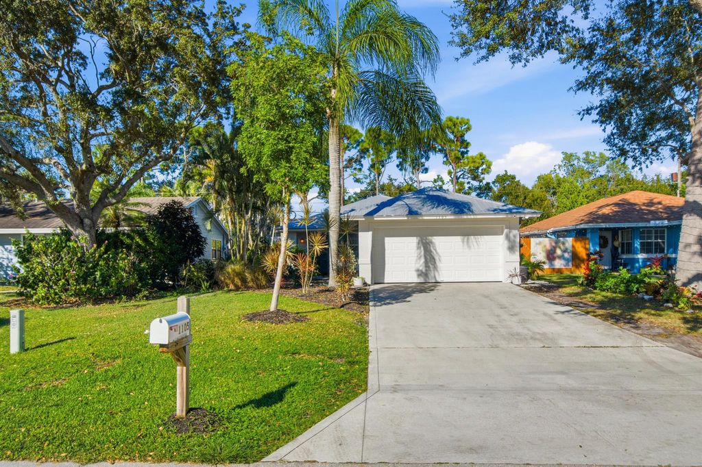 Photo of 1105 Cherokee Street, Jupiter, FL 33458 (MLS # R11150533)