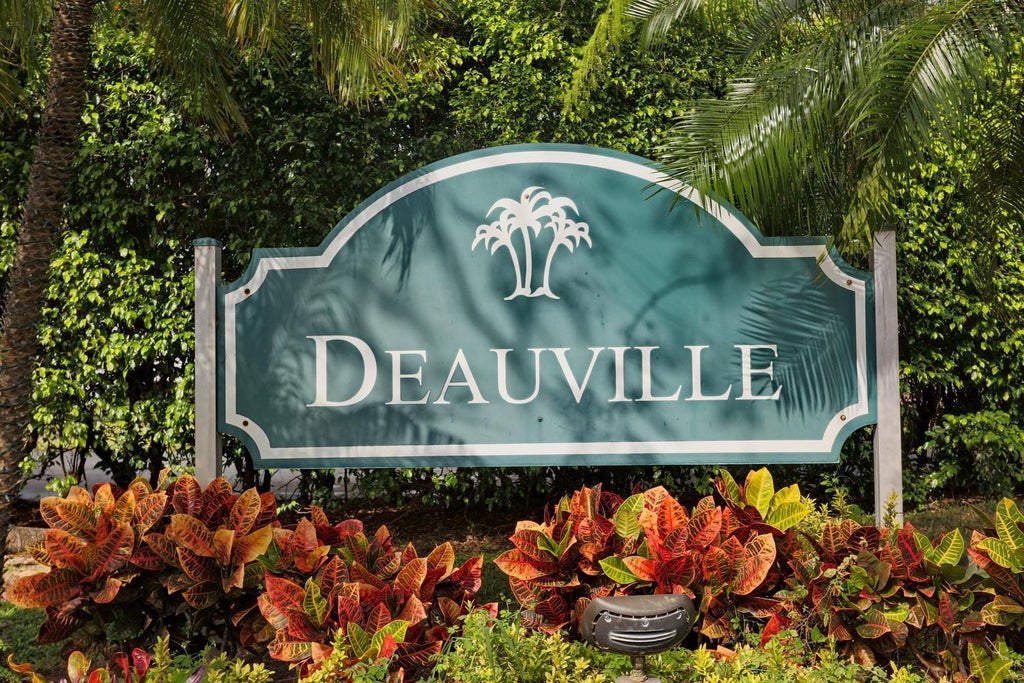 Photo of 6550 S ORIOLE Boulevard #2050, Delray Beach, FL 33446 (MLS # B26089104)
