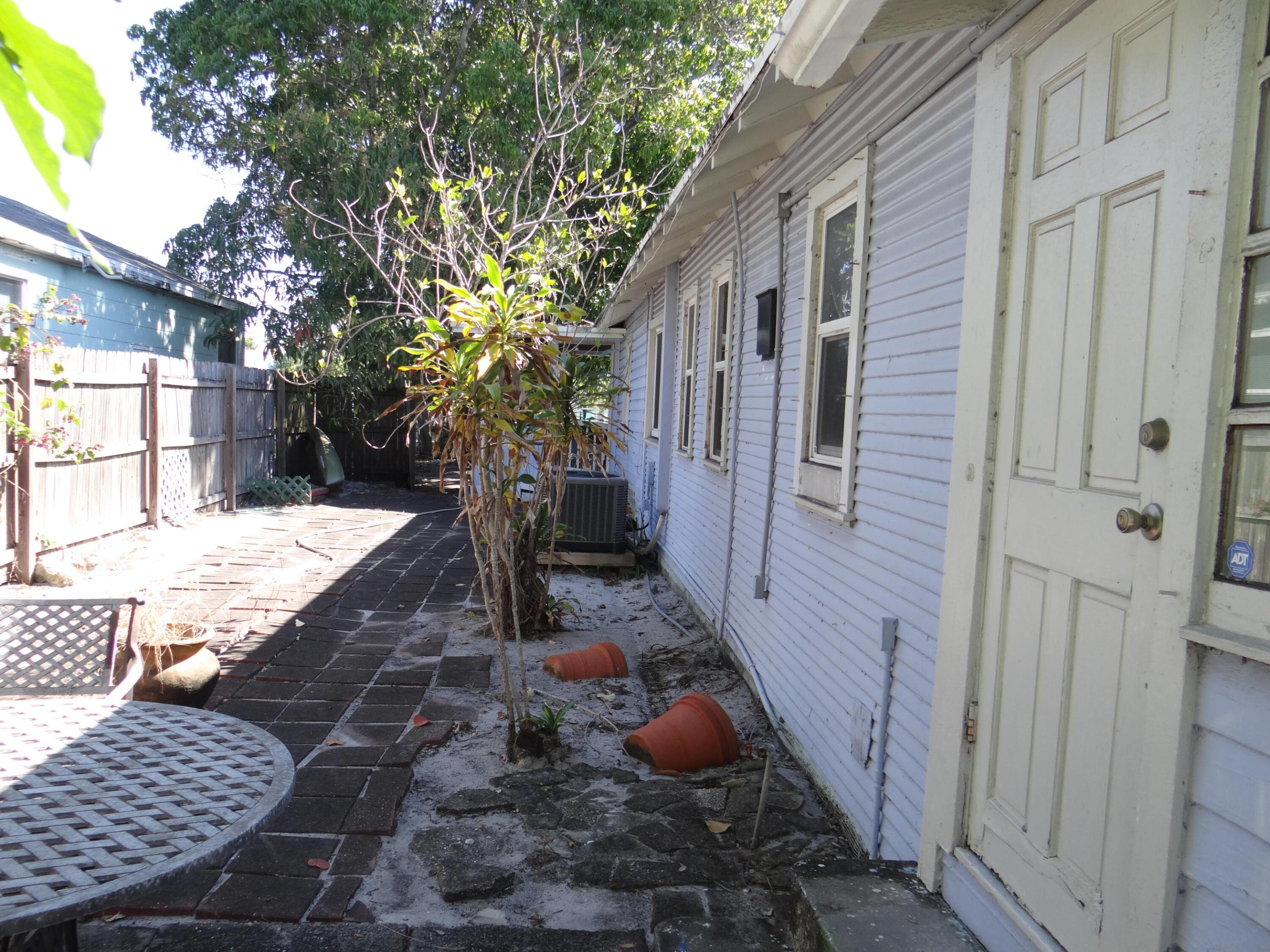 LAKE WORTH TOWN OF - Residential