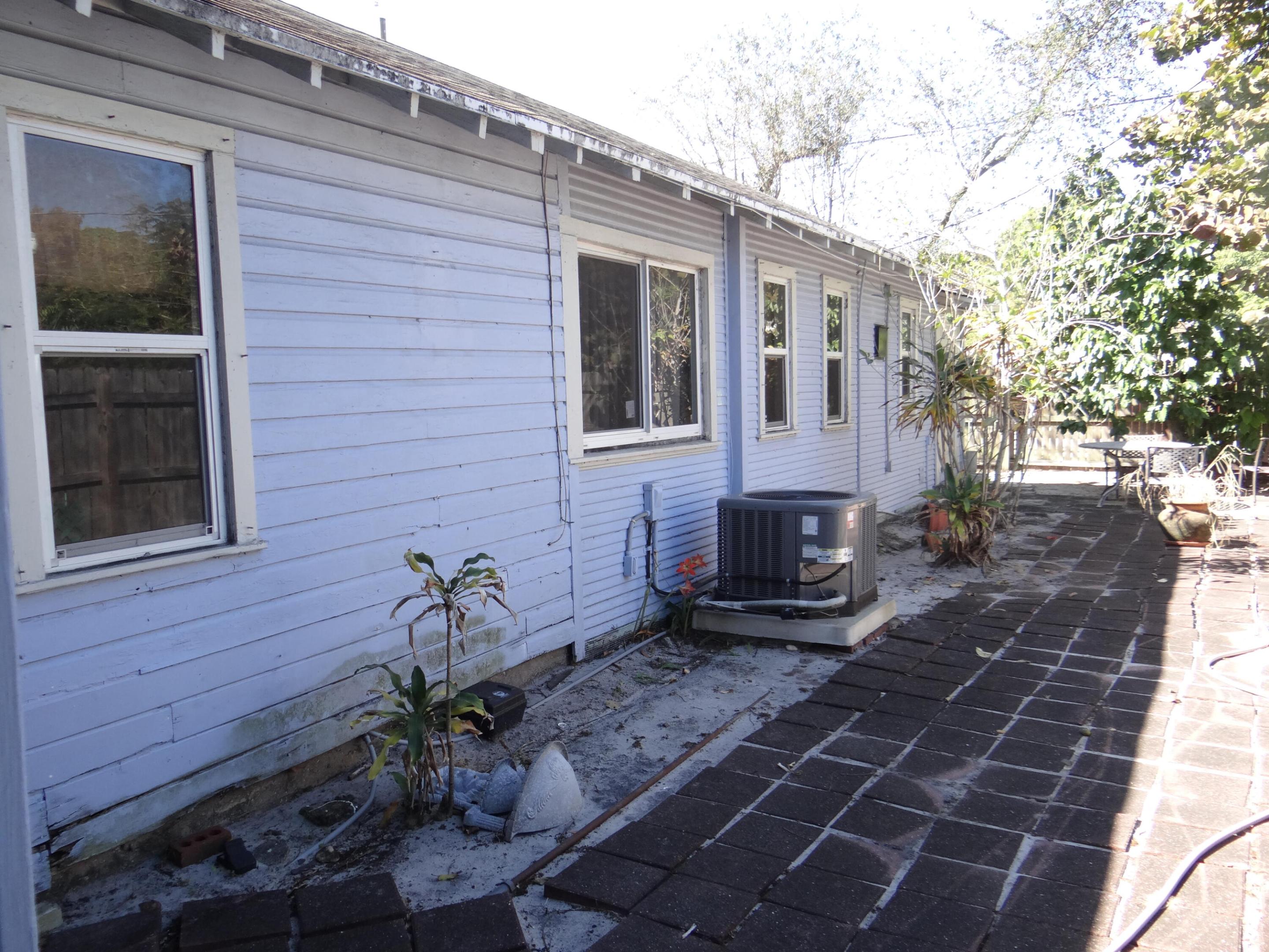 LAKE WORTH TOWN OF - Residential