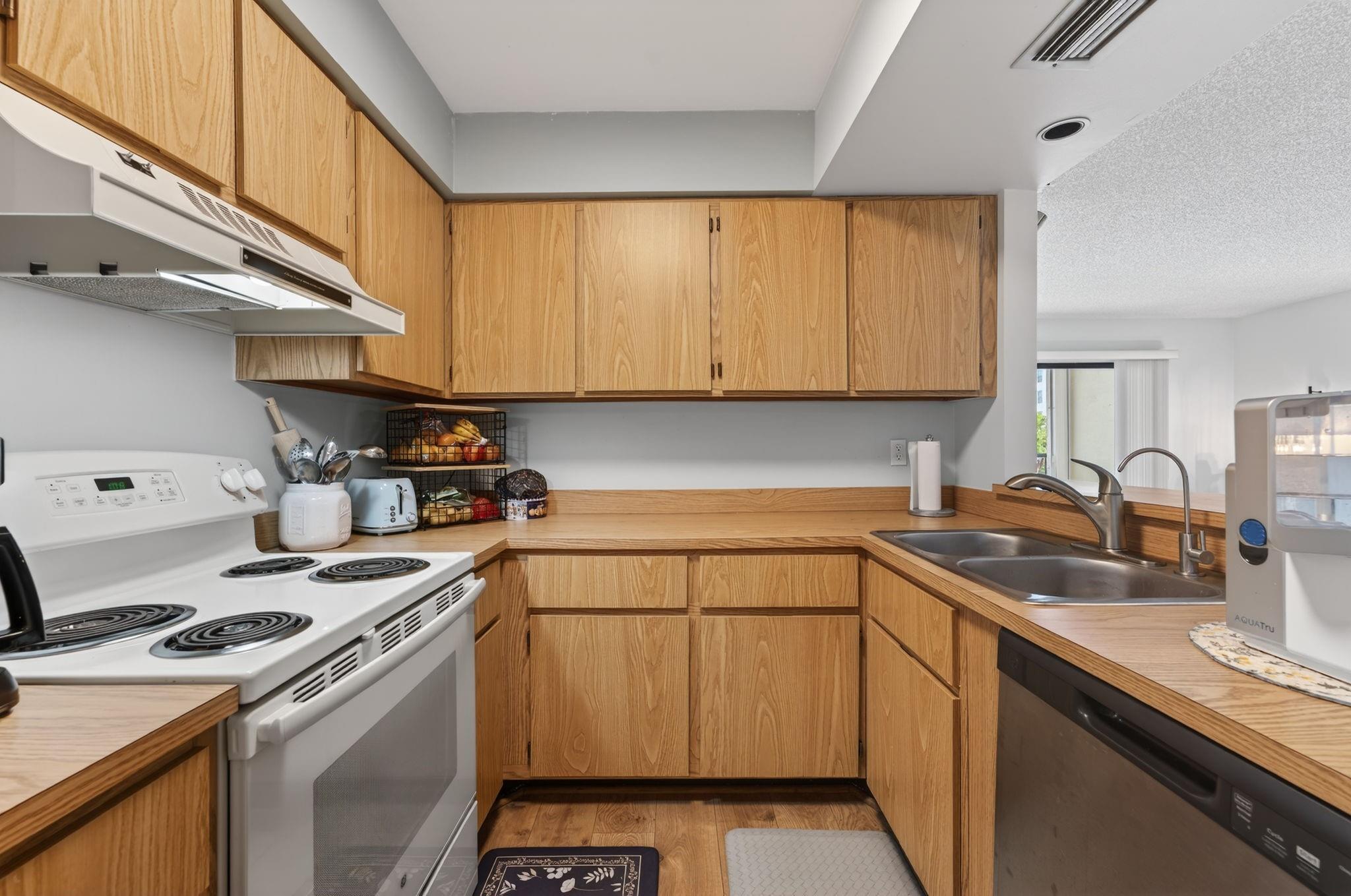 2205 S Cypress Bend Dr 604