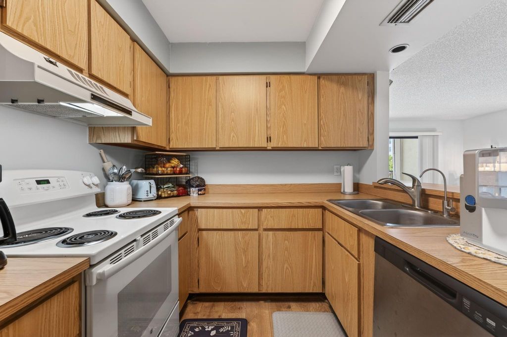 Photo of 2205 S Cypress Bend Dr #604, Pompano Beach, FL 33069 (MLS # F10539037)