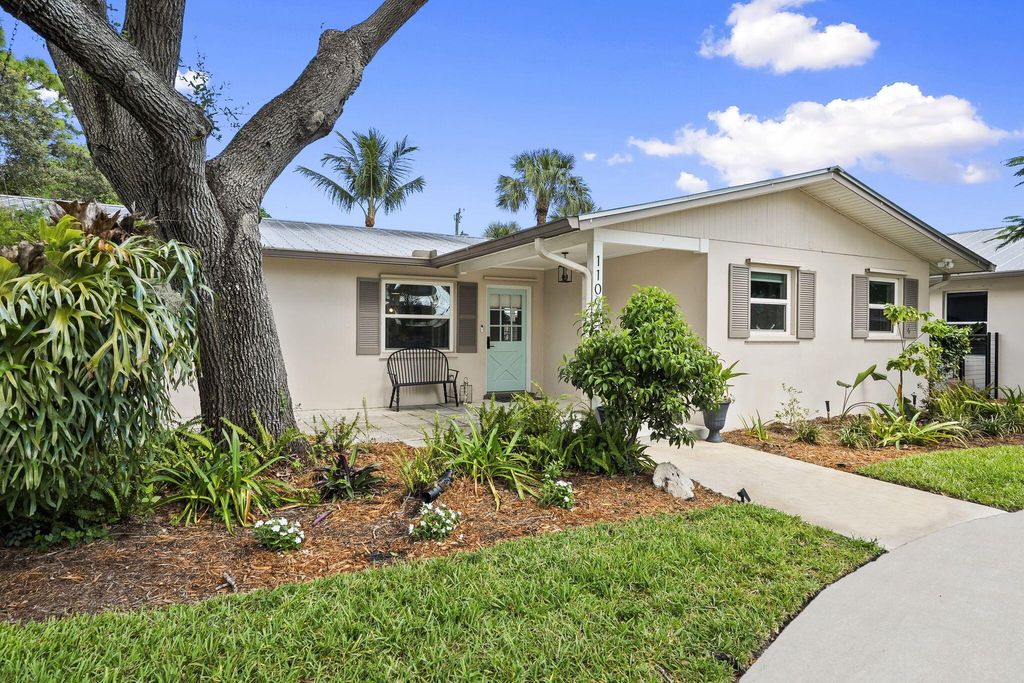 Photo of 1109 SE 7th Street, Stuart, FL 34996 (MLS # R11130184)