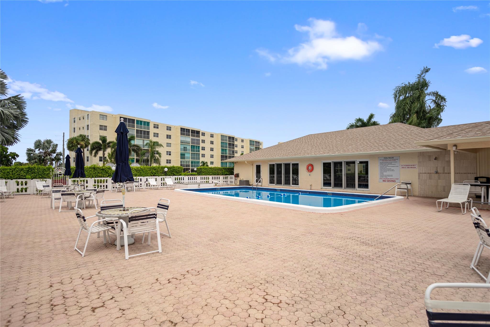131 SE 3RD AV 208, Dania Beach, FL, 33004/$299,990 4 131 SE 3RD AV 208