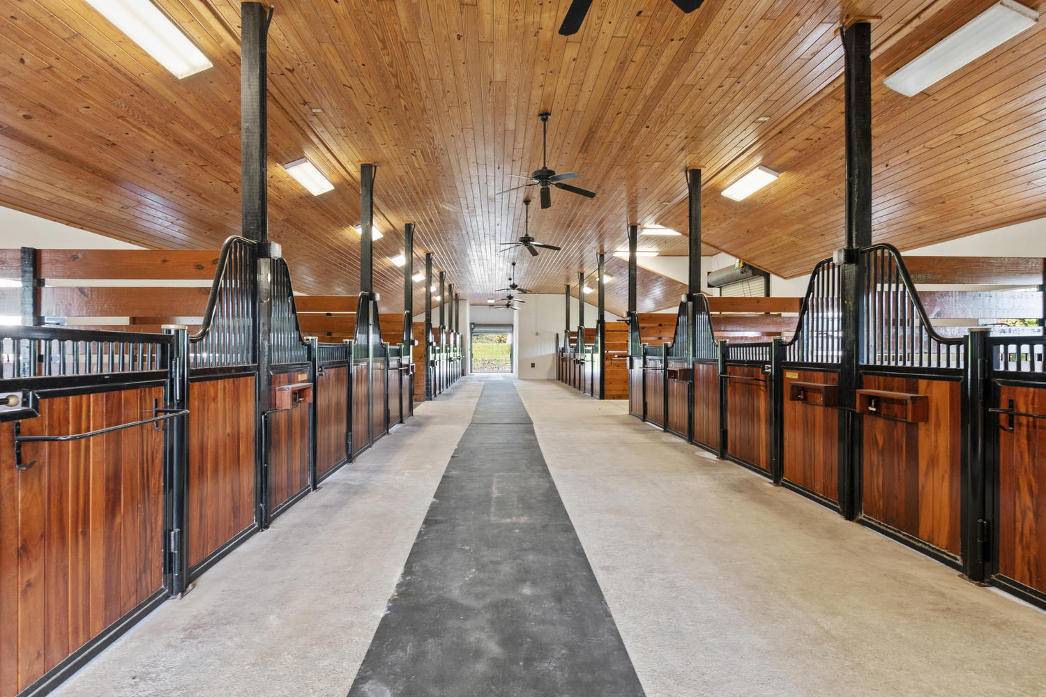 SADDLE TRAIL PARK OF WELLINGTON - Residential