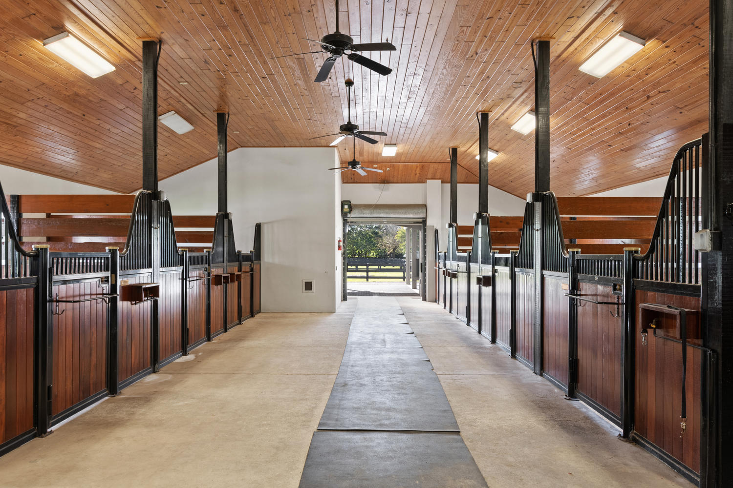 SADDLE TRAIL PARK OF WELLINGTON - Residential