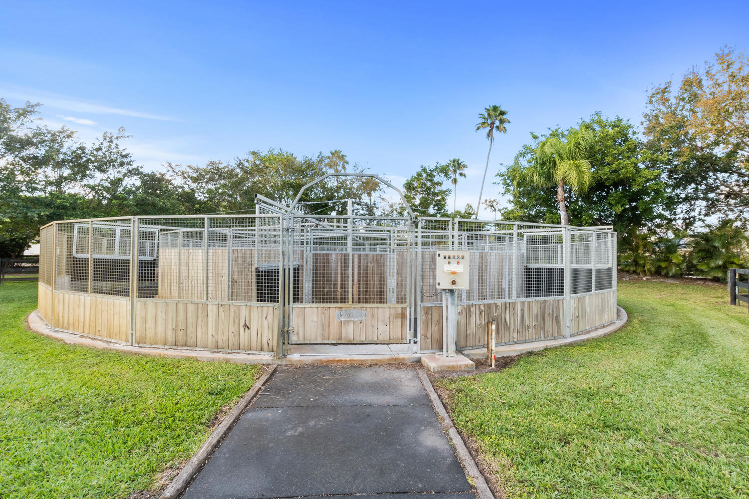 SADDLE TRAIL PARK OF WELLINGTON - Residential