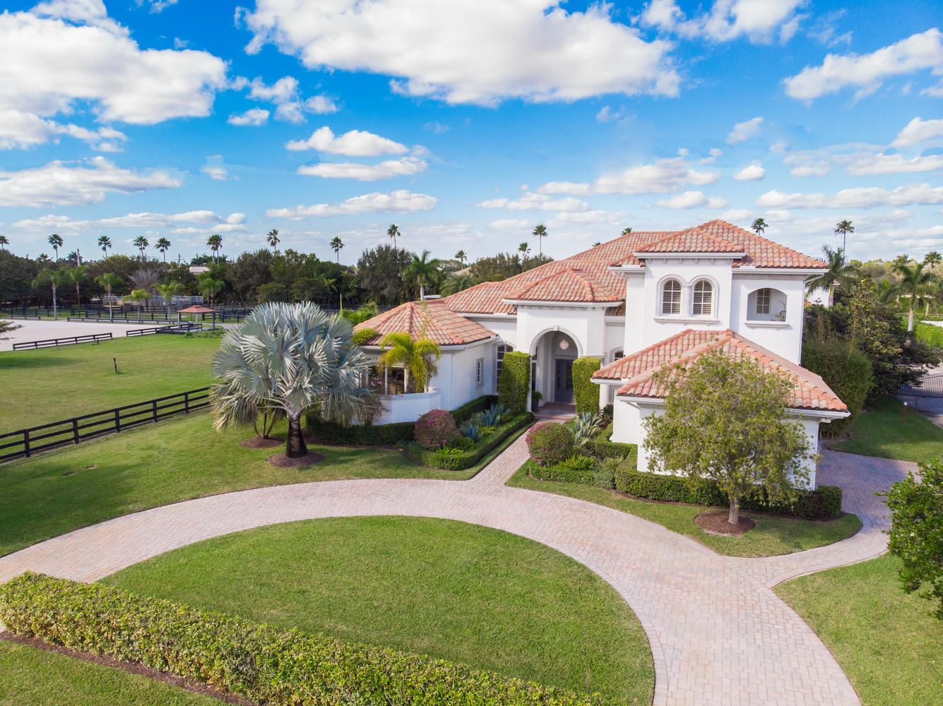 SADDLE TRAIL PARK OF WELLINGTON - Residential