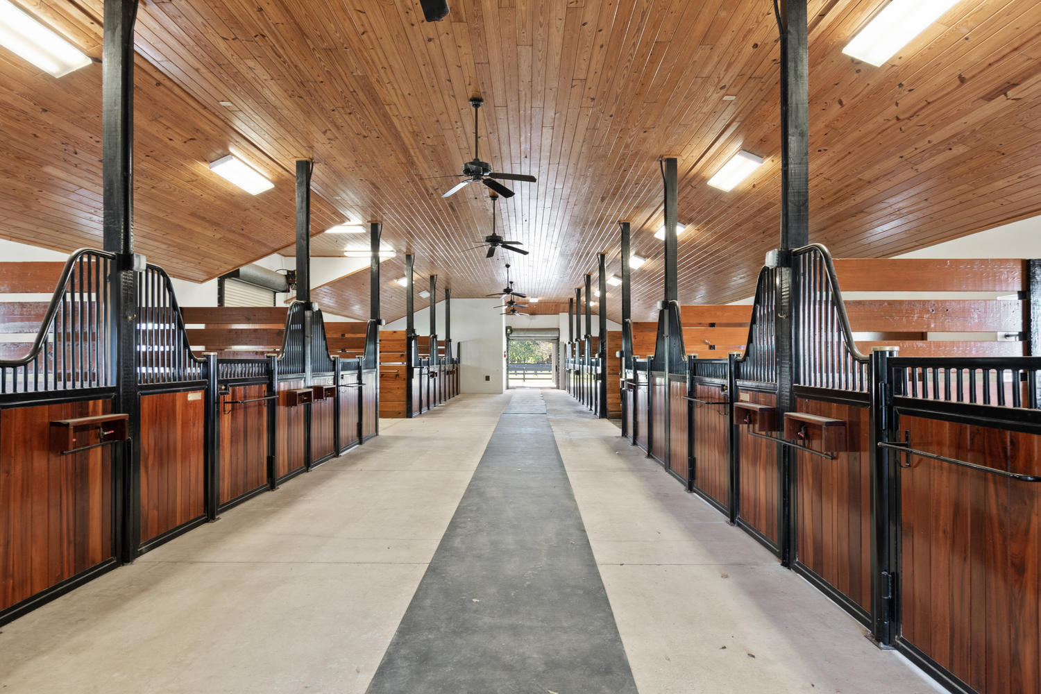 SADDLE TRAIL PARK OF WELLINGTON - Residential