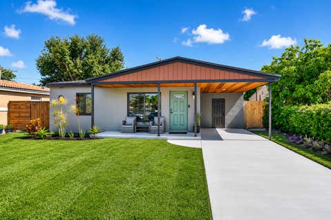 Photo of 110 NW 56th Street, Oakland Park, FL 33309 (MLS # B26054301)