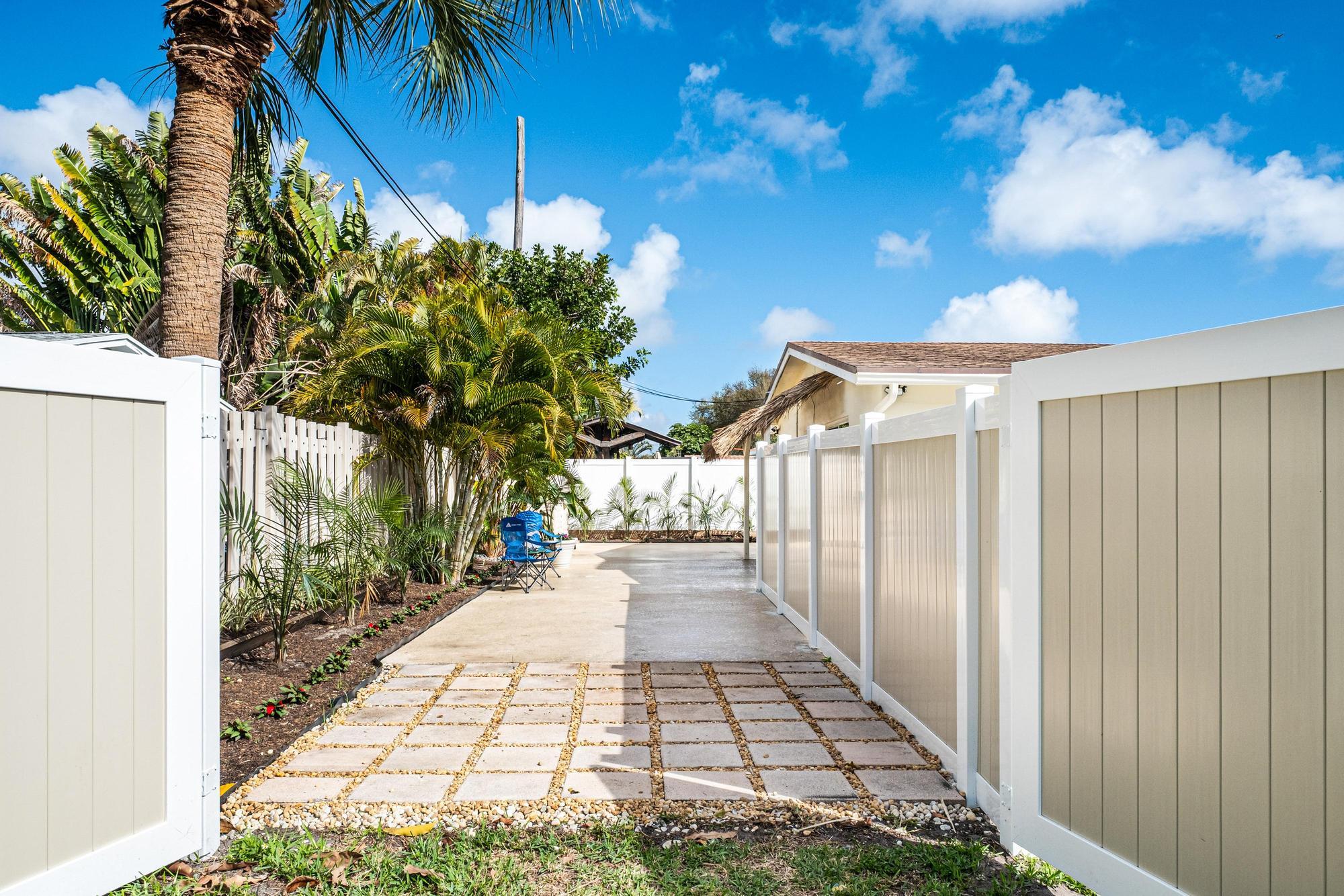 CALIBAN - Residential Lease