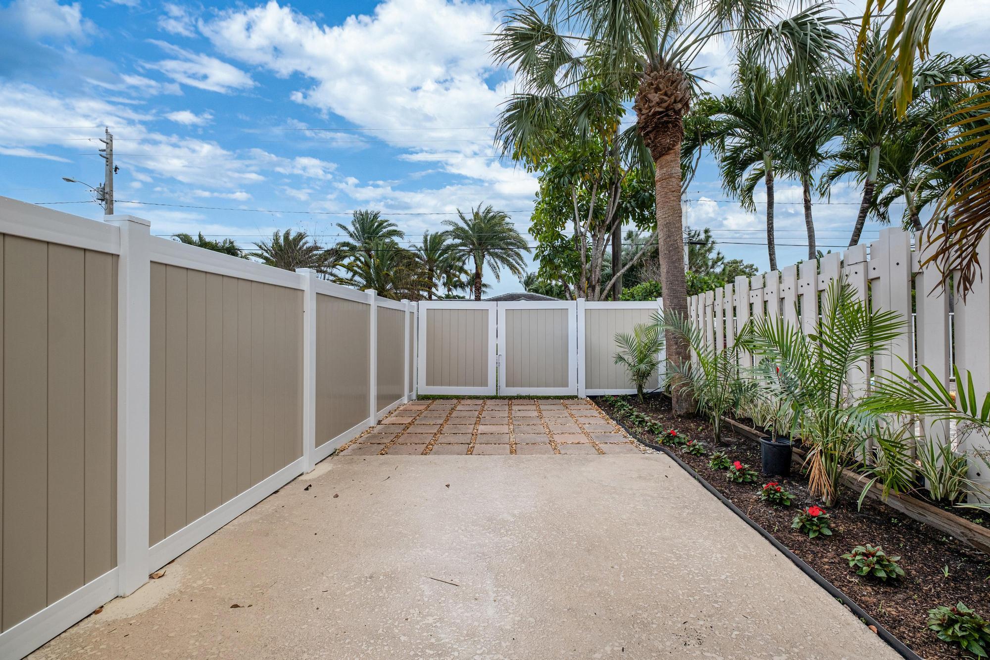 CALIBAN - Residential Lease