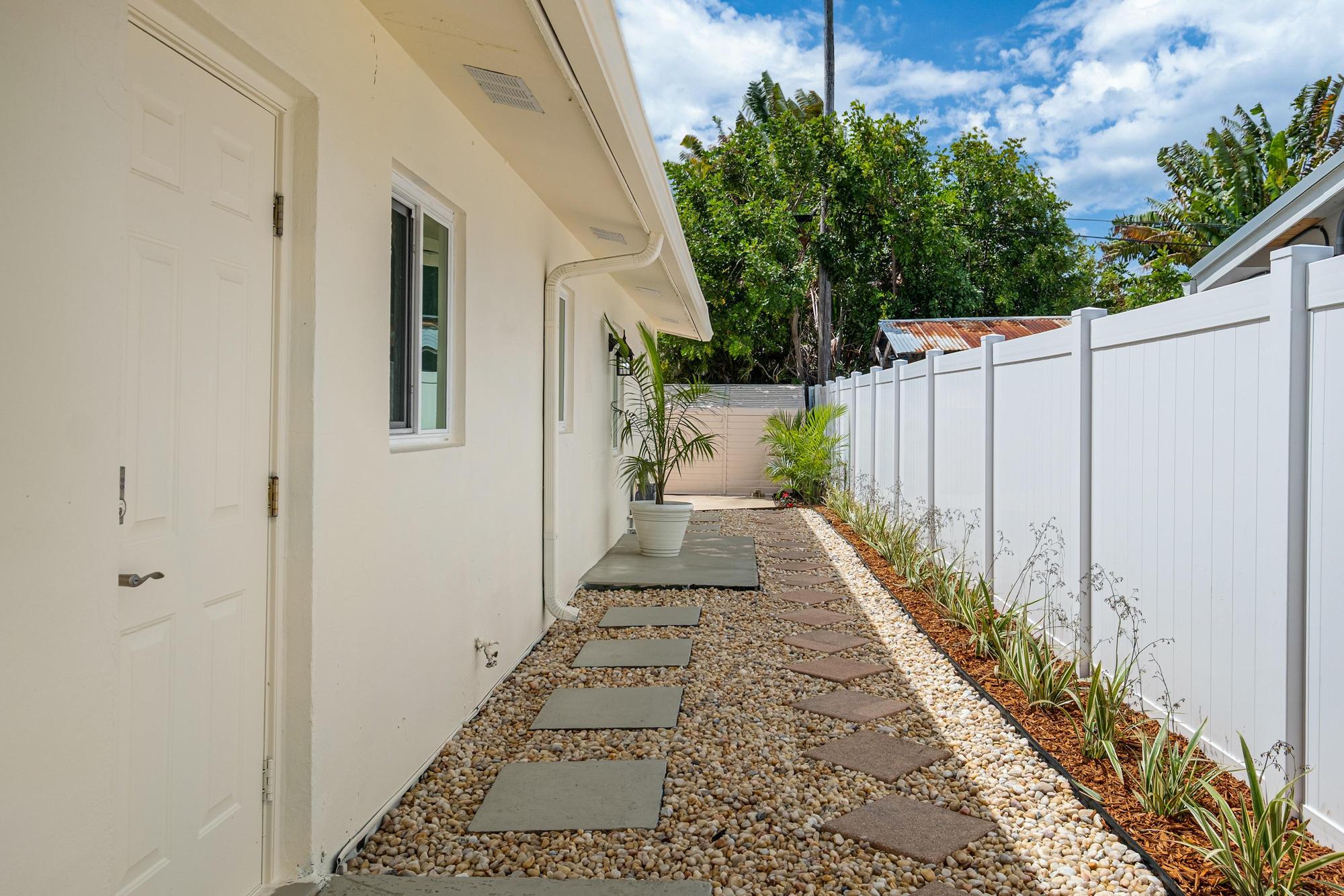 CALIBAN - Residential Lease
