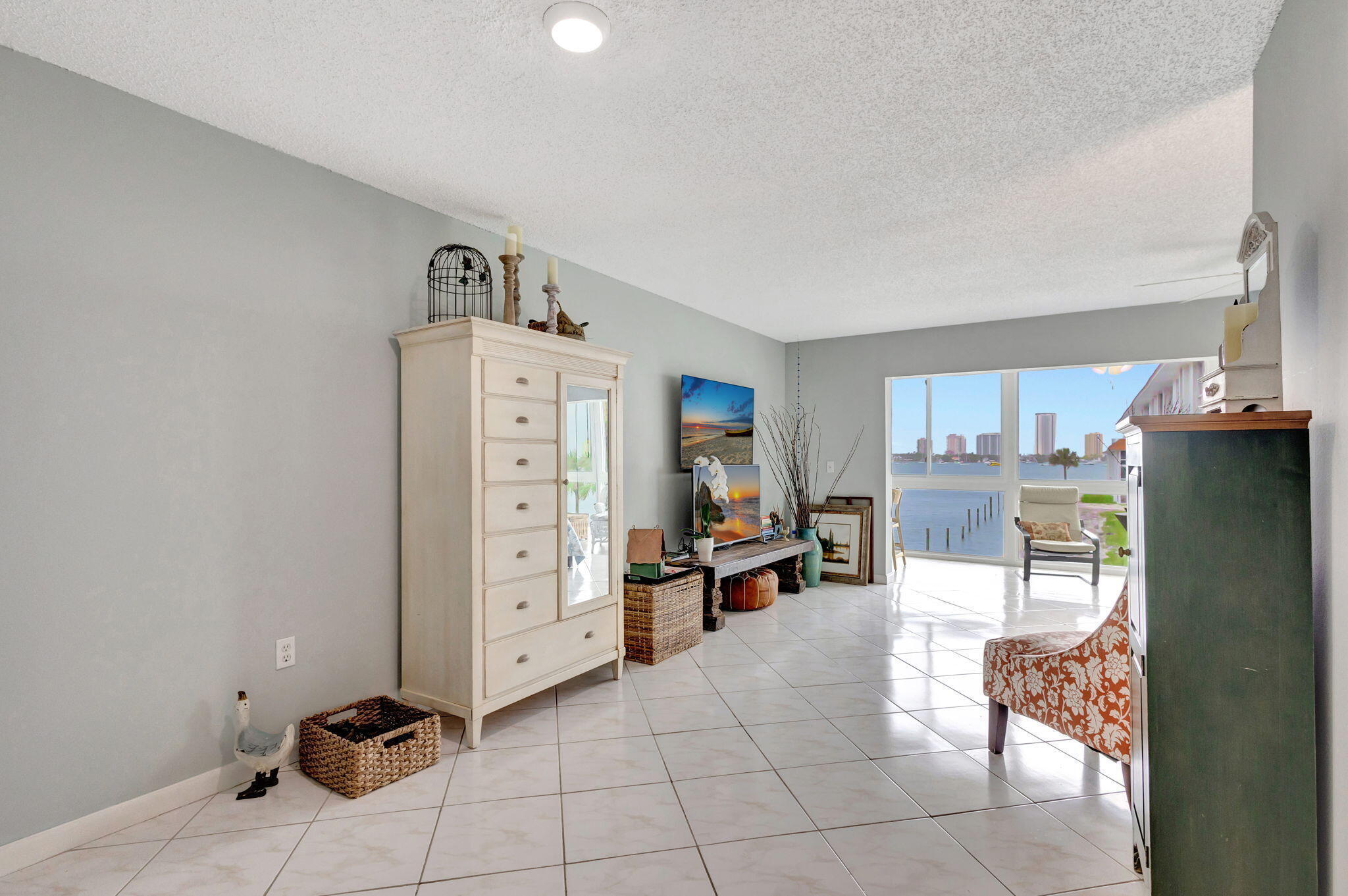 WILSHIRE NORTH CONDOS - Residential