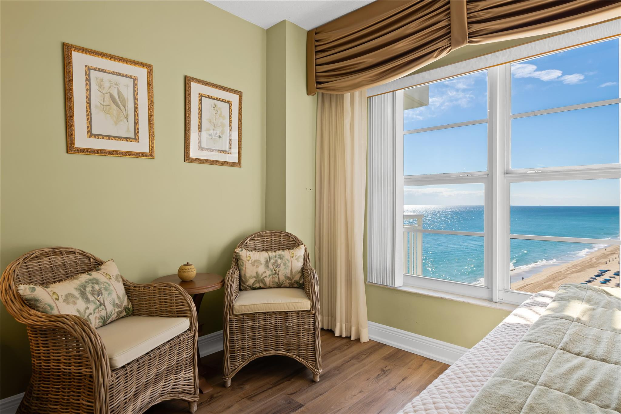 Regency Tower Condo - Residential Lease