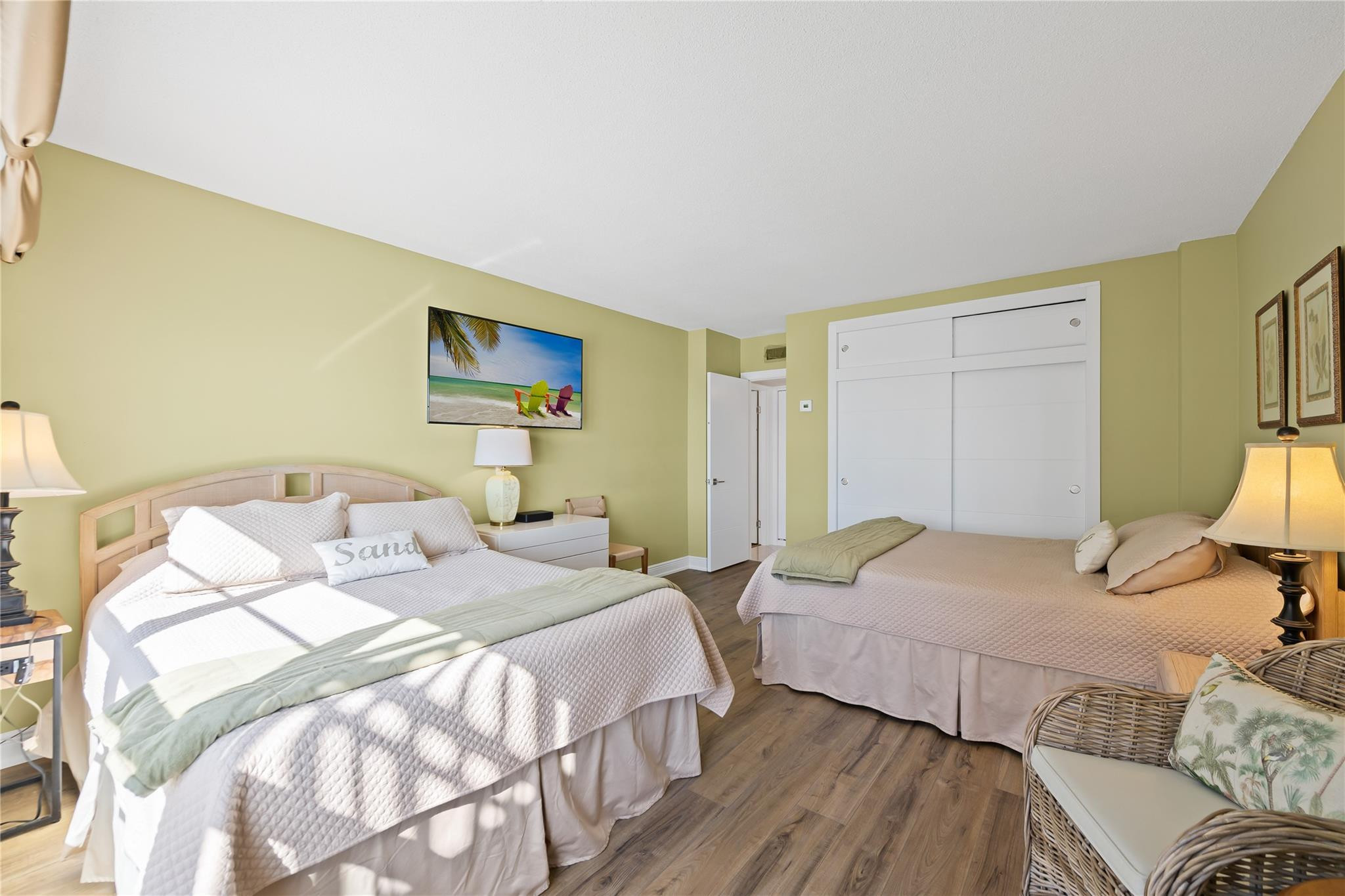 Regency Tower Condo - Residential Lease