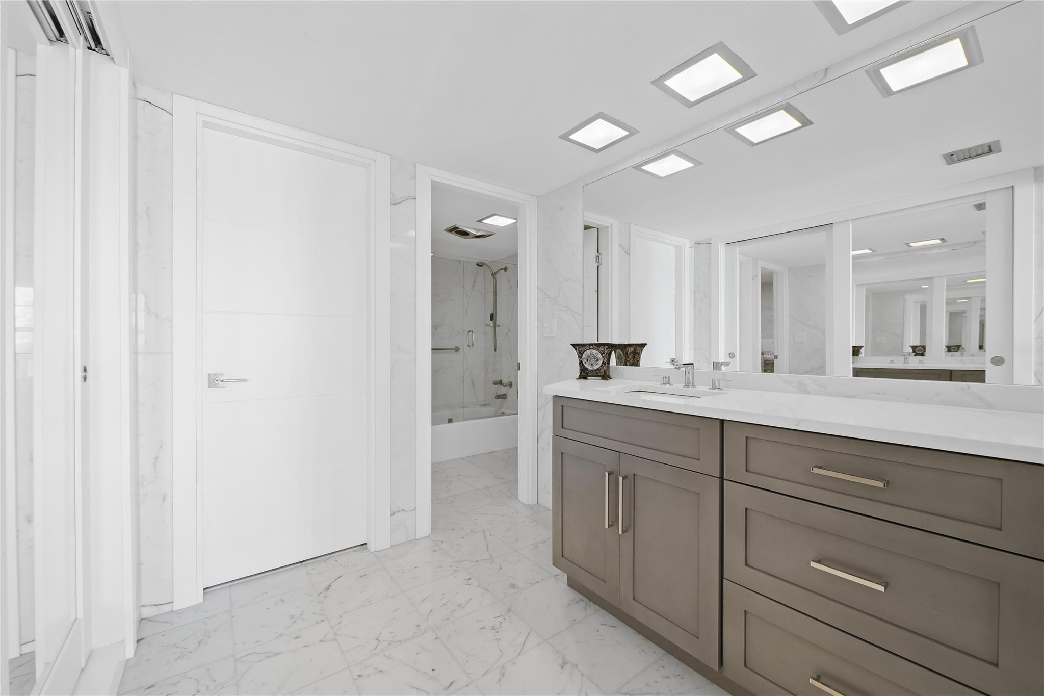 Regency Tower Condo - Residential Lease