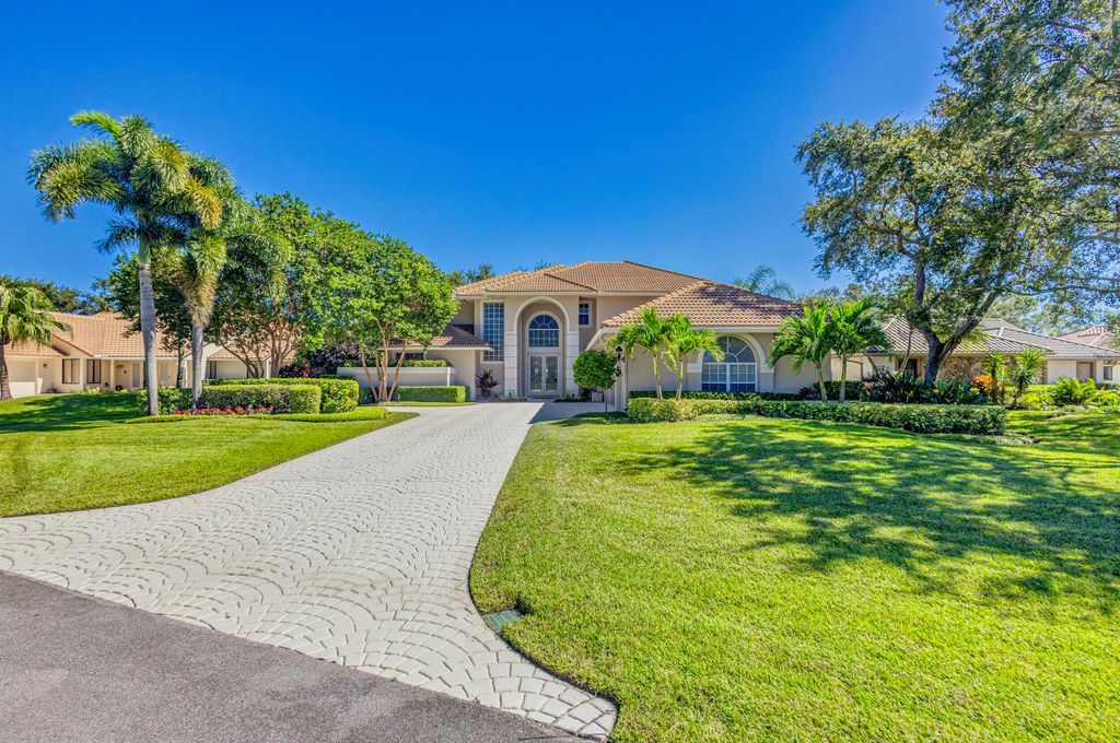 Photo of 14 Glencairn Road, Palm Beach Gardens, FL 33418 (MLS # R10929434)