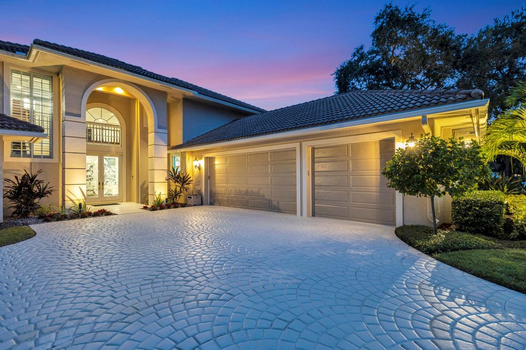 Photo of 14 Glencairn Road, Palm Beach Gardens, FL 33418 (MLS # R10929434)