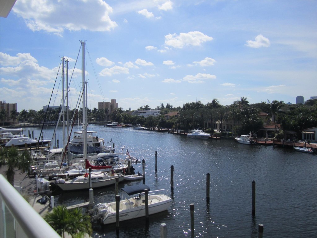 45 Hendricks Isle 301