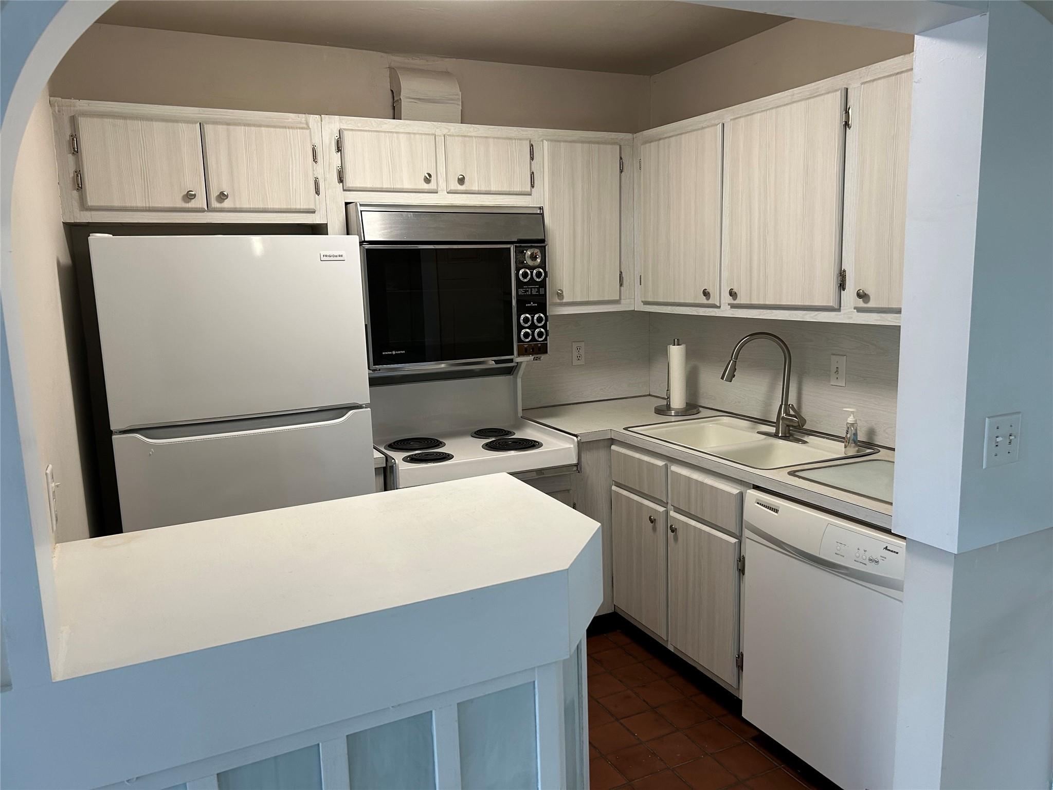 180 Cypress Club Dr 814