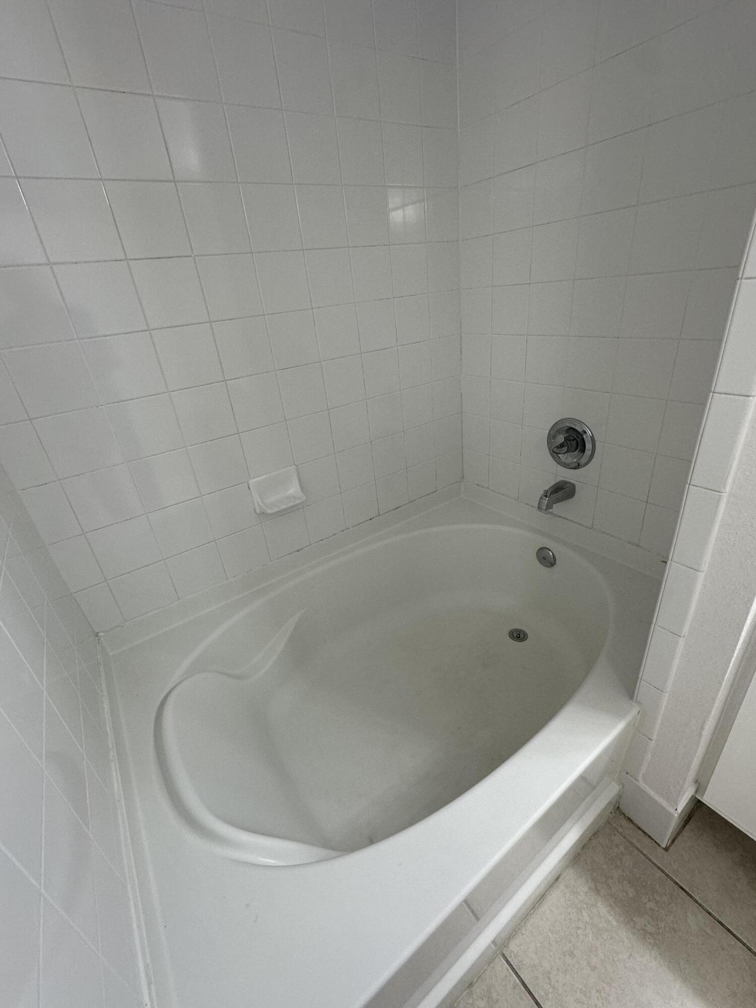 THE CLUB AT ST LUCIE WEST, A CONDOMINIUM - Residential Lease