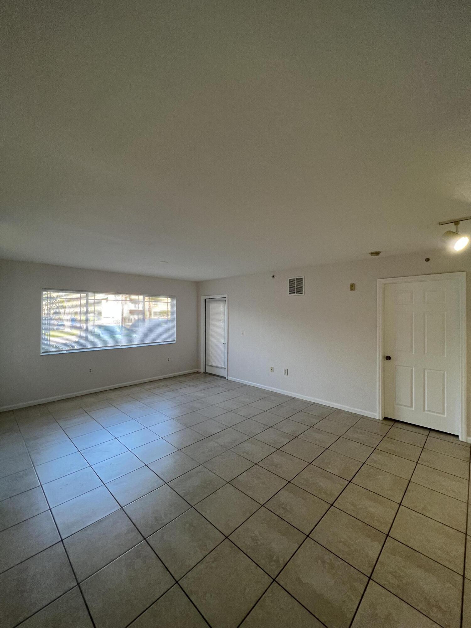 THE CLUB AT ST LUCIE WEST, A CONDOMINIUM - Residential Lease