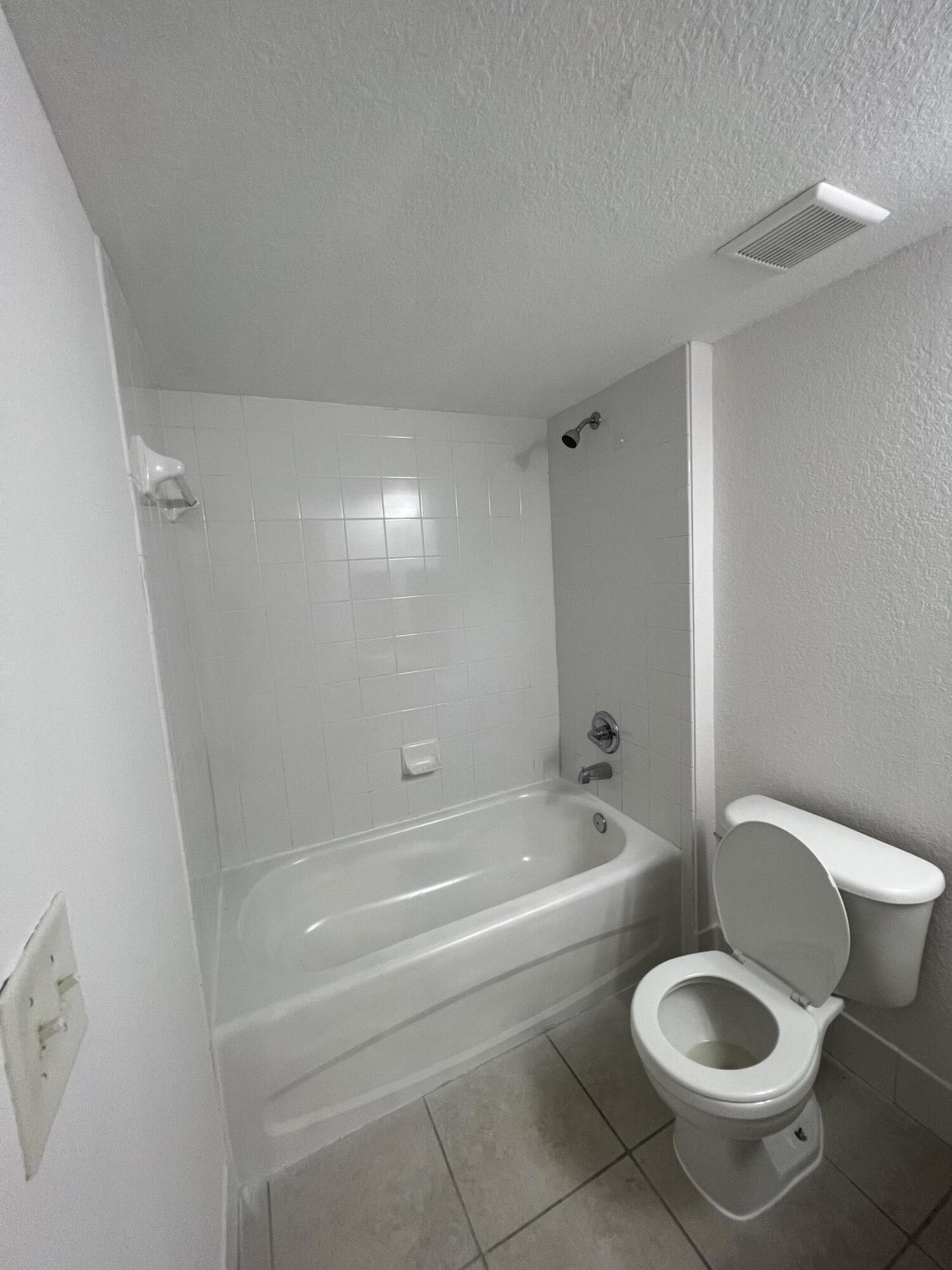 THE CLUB AT ST LUCIE WEST, A CONDOMINIUM - Residential Lease