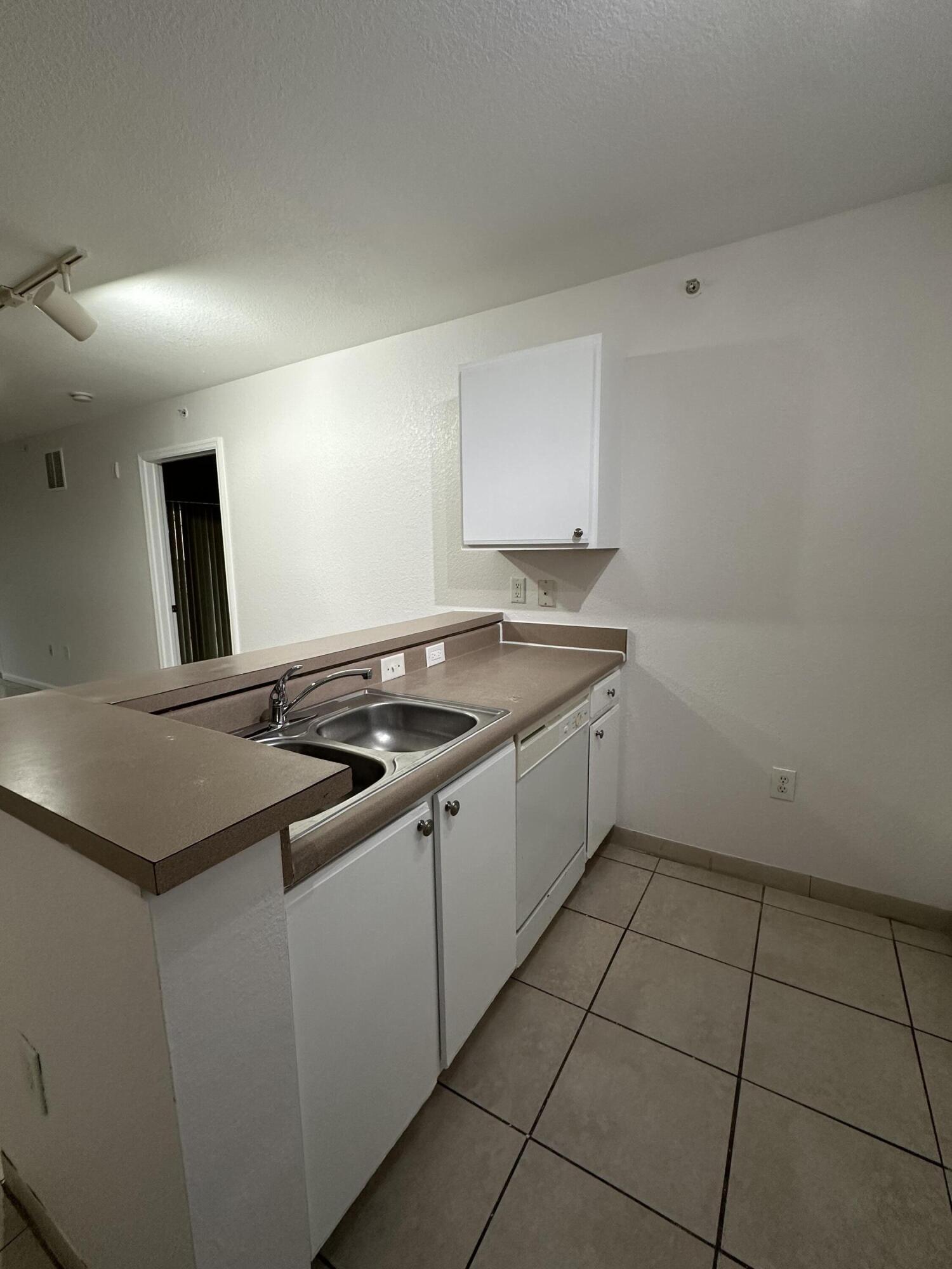 THE CLUB AT ST LUCIE WEST, A CONDOMINIUM - Residential Lease