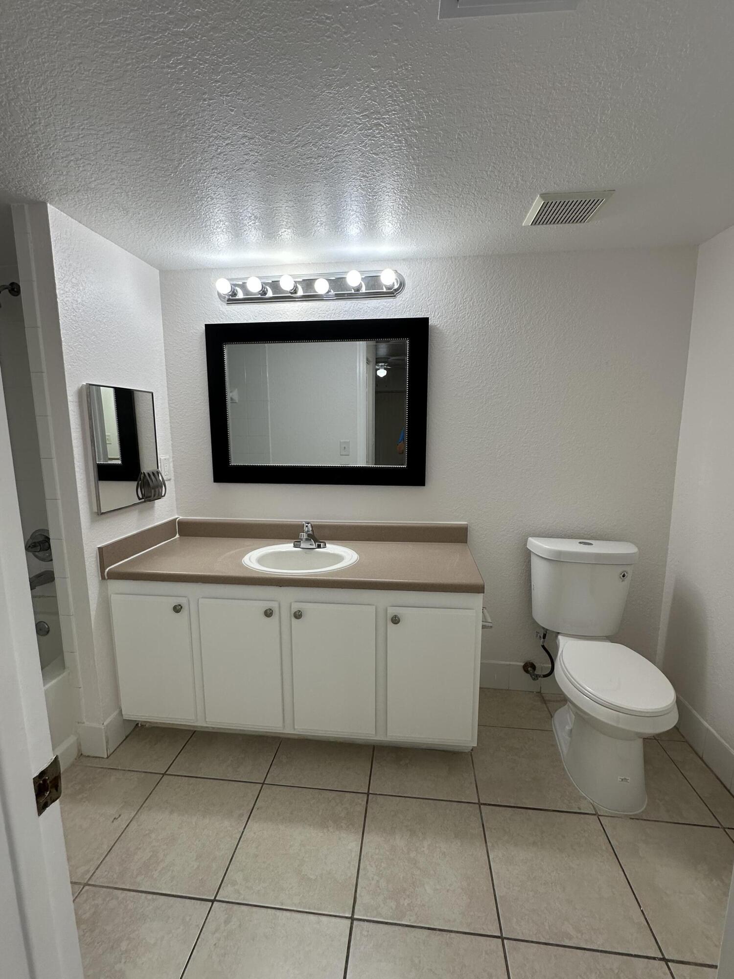 THE CLUB AT ST LUCIE WEST, A CONDOMINIUM - Residential Lease