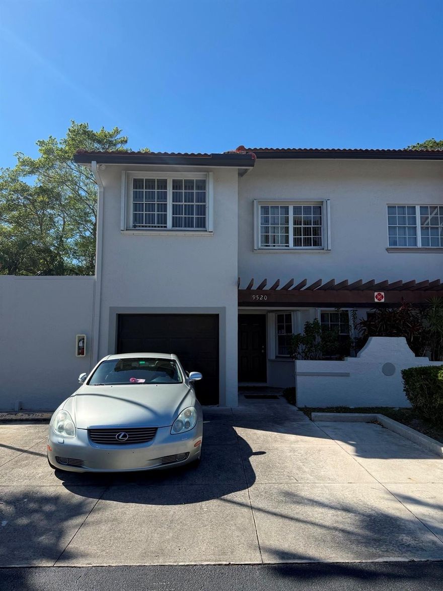 Cozy 3-Bed, 2.5-Bath Townhouse in the heart of Coral Springs! Centrally located of university Dr and Atlantic, minutes away from coral square mall and fine dining. spacious master bedroom ,private back patio perfect for entertainment .unit features accordion hurricane shutters. rare find these units don't go up for sale often.